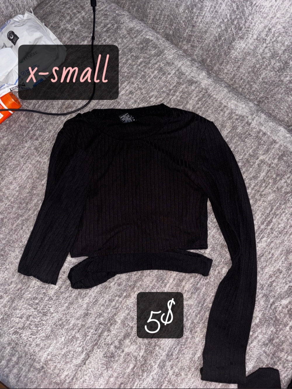 Ribbed Long-Sleeve Crop Top - Black